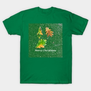 Merry Christmas: Leaves on Green Background T-Shirt